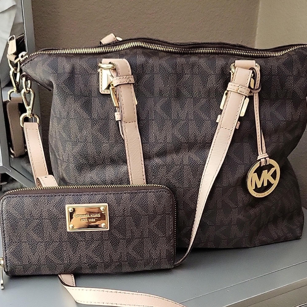 Michael Kors Black and Tan Tote Bag Set